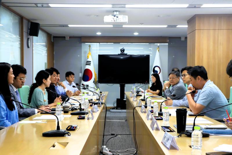 제1차 청년수산인 포럼 회의 이미지